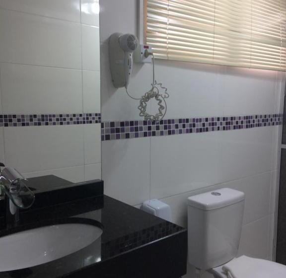 غرفة قياسية رباعية, Senador Distributed By Ameris