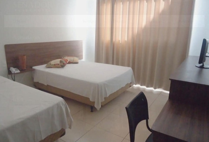 غرفة قياسية ثلاثية, Senador Plaza