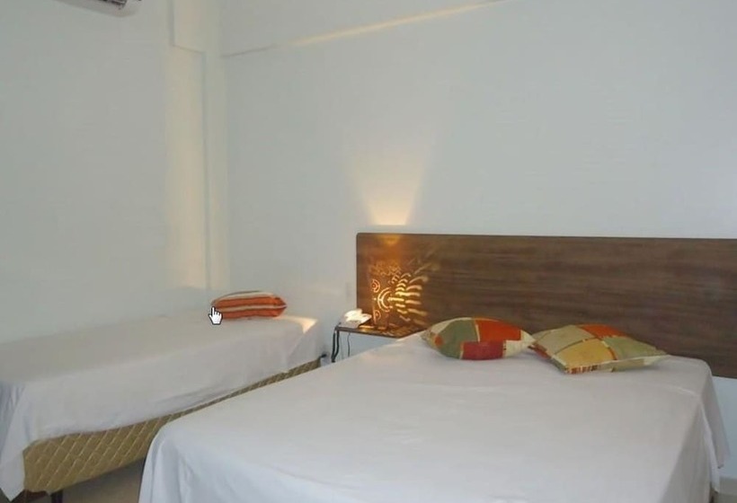 غرفة قياسية ثلاثية, Senador Plaza