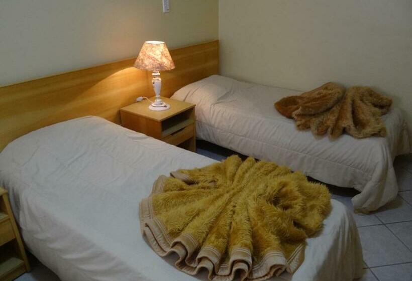 标准三人间, Villa De Minas