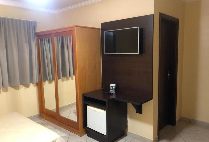 标准三人间, Villa De Minas