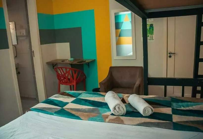 اتاق استاندارد سه نفره, Social Hostel Café E Bar