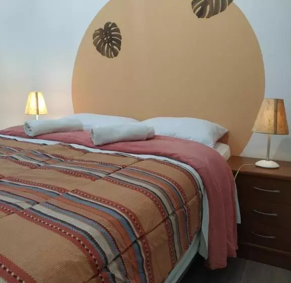 اتاق استاندارد با سرویس بهداشتی مشترک, Social Hostel Café E Bar