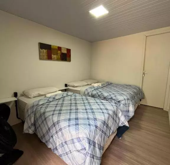 اتاق استاندارد سه نفره, Social Hostel Café E Bar