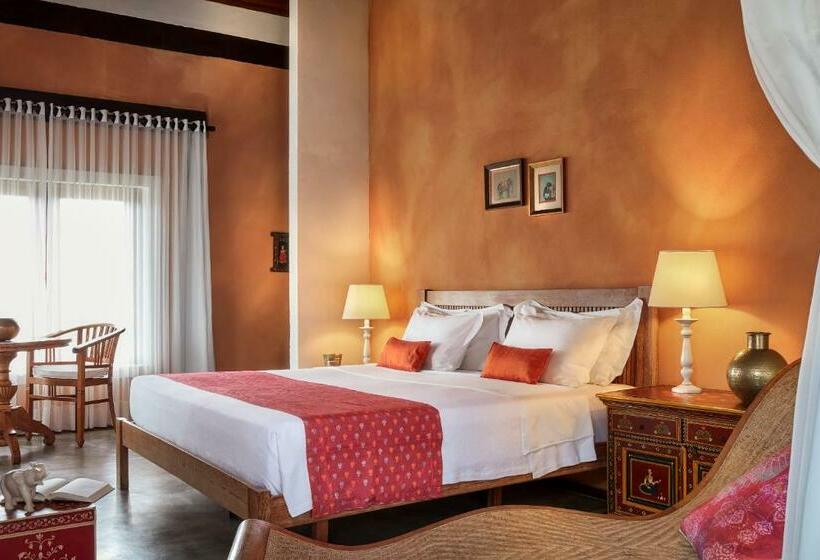 スイート, Zorah Beach