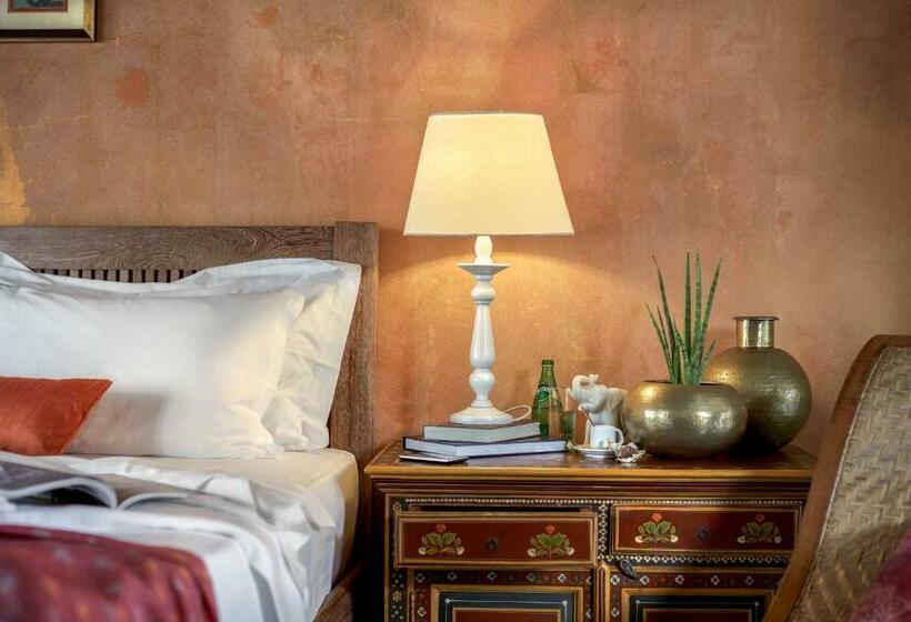 スイート, Zorah Beach