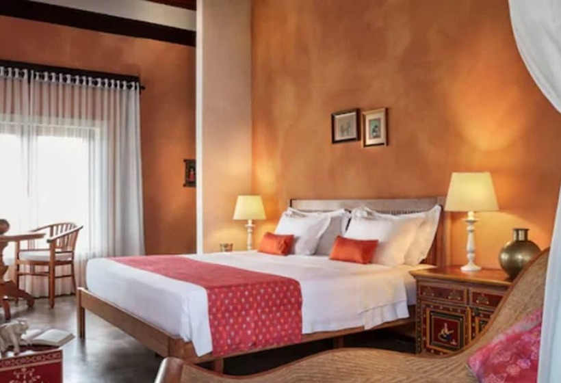 スイート, Zorah Beach