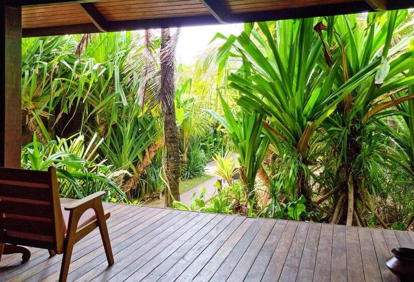 スタンダードバンガロー, Zorah Beach