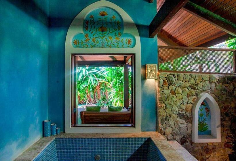 スタンダードバンガロー, Zorah Beach