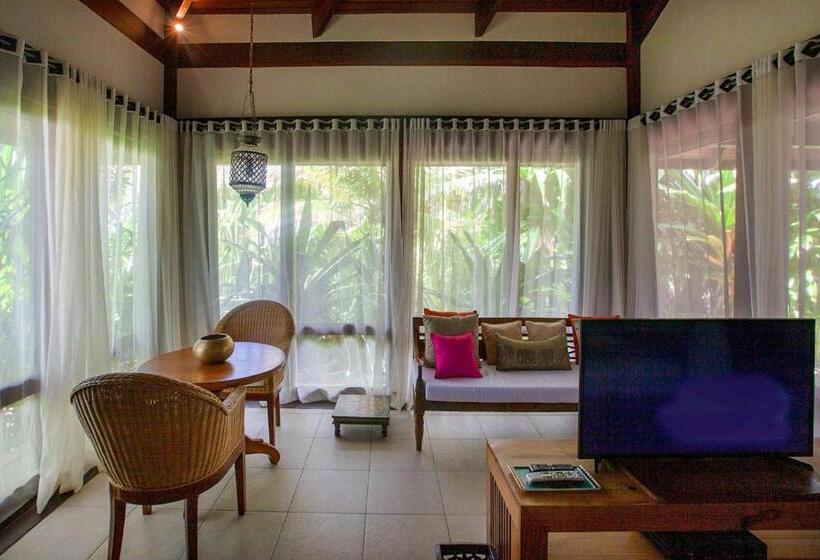 スタンダードバンガロー, Zorah Beach