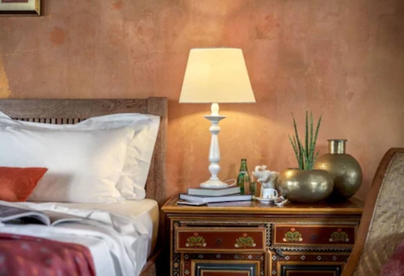 スイート, Zorah Beach