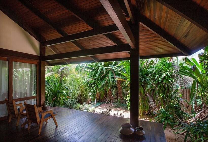 スタンダードバンガロー, Zorah Beach