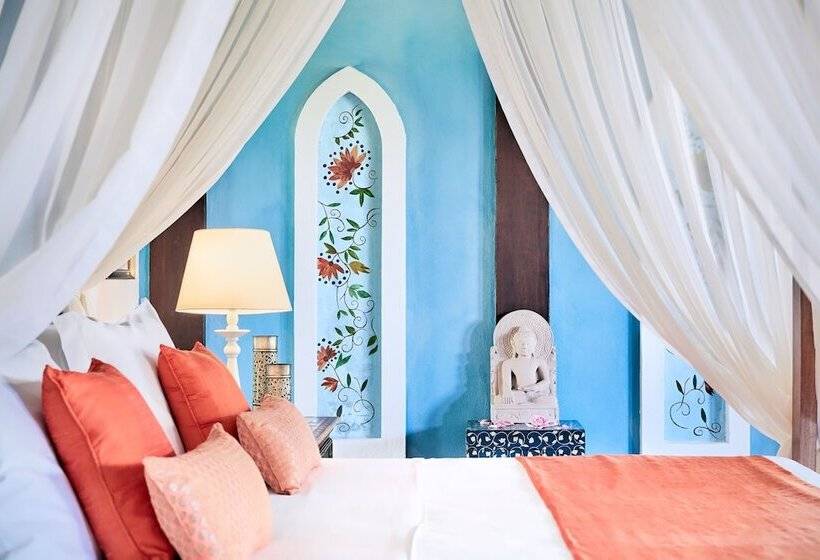 スタンダードバンガロー, Zorah Beach