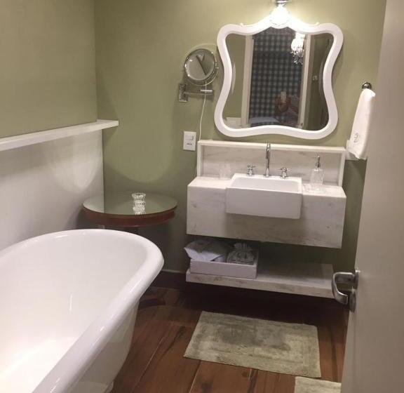 מיטת קינג בסוויטה, Casa Regaleira Hotel Boutique