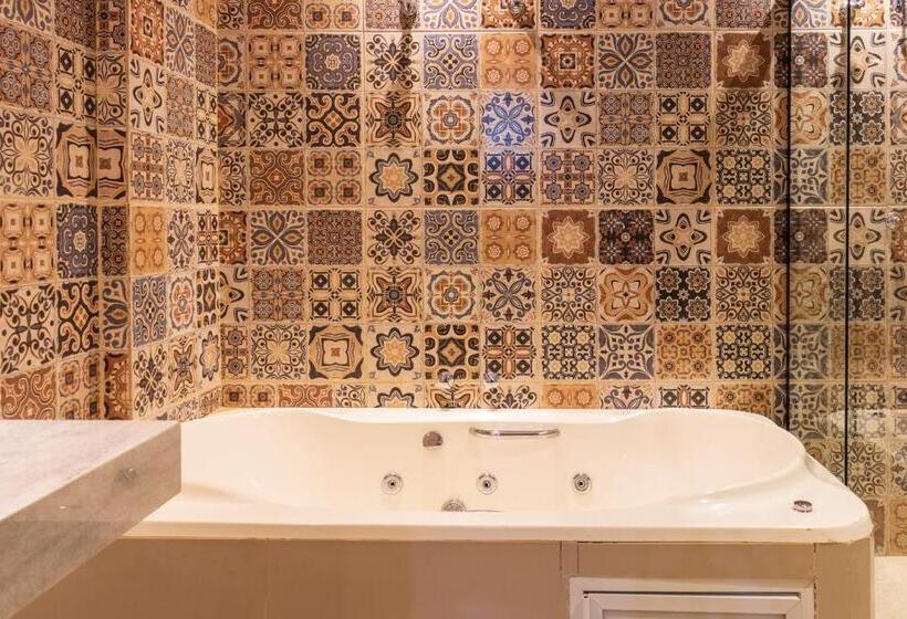 جناح مزود بجاكوزى, Castelo De Itaipava   Hotel, Eventos E Gastronomia