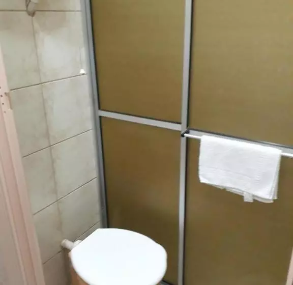 スタンダード4人部屋, Hermann