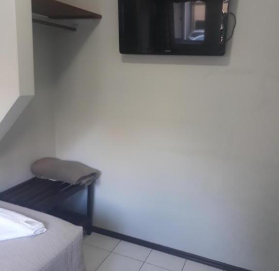 スタンダードシングルルーム, Hermann