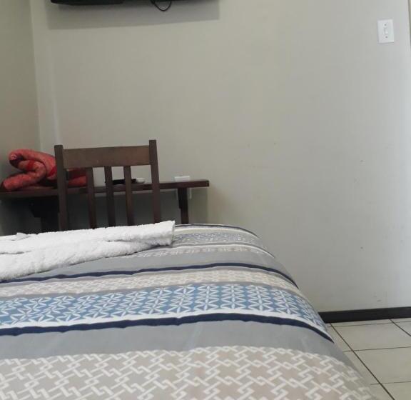 スタンダードシングルルーム, Hermann