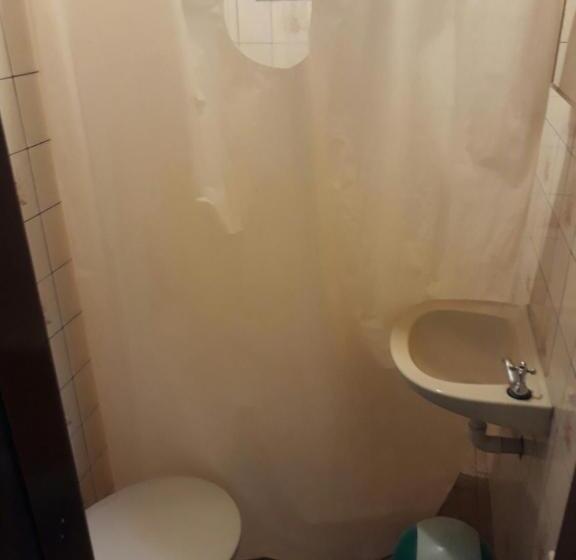 エコノミートリプルルーム, Hermann