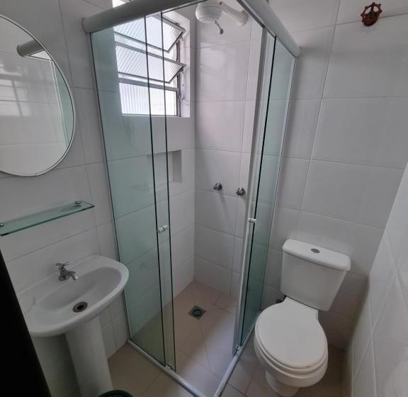 エコノミーシングルルーム, Hermann