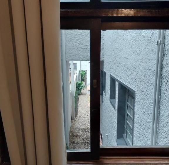 ベーシックトリプルルーム, Hermann