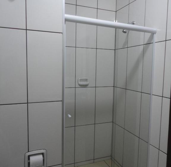 标准三人间, Jóia