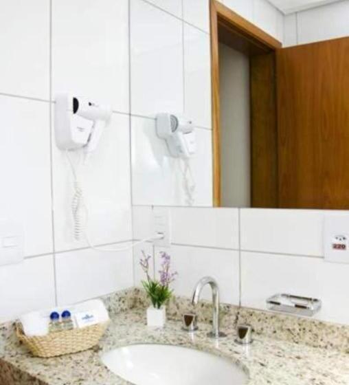 标准三人间, Millian