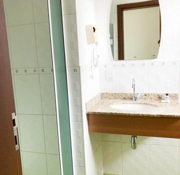 高级套房, Millian