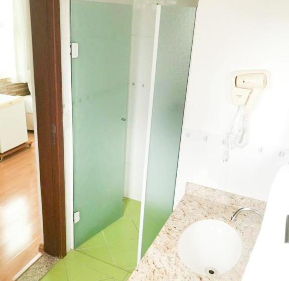 四人标准间, Millian