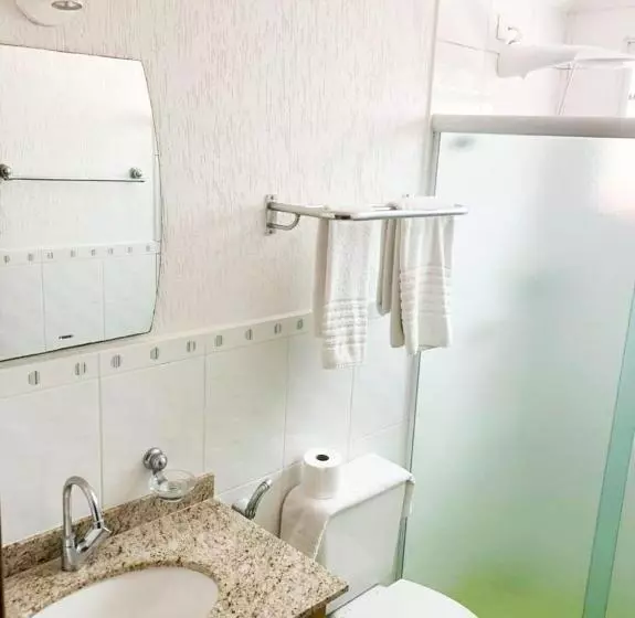 Standard Neljän Hengen Huone, Millian