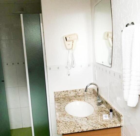 四人标准间, Millian