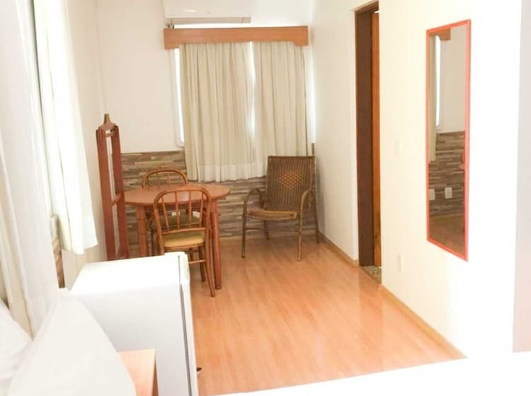 标准三人间, Millian