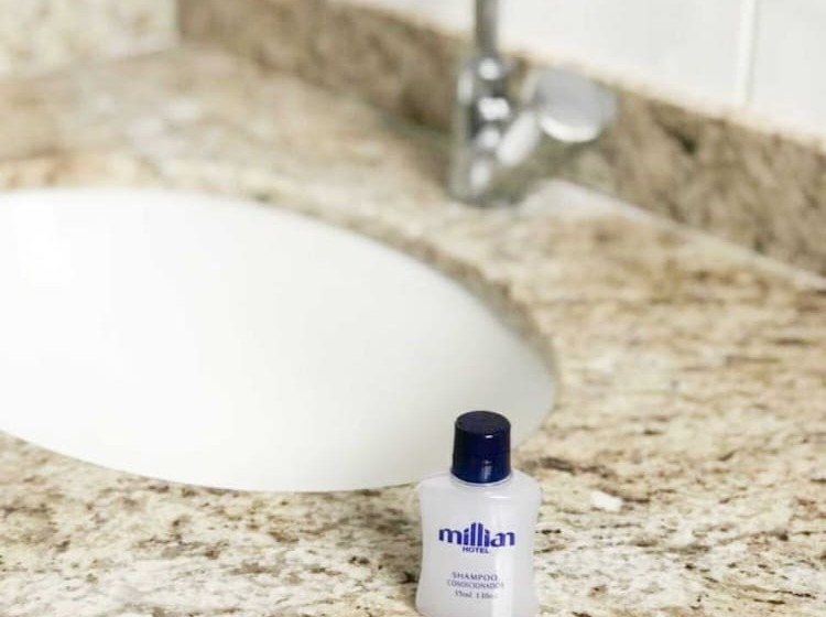 四人标准间, Millian