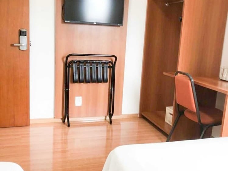 四人标准间, Millian