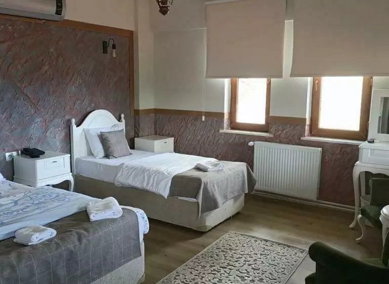 اتاق لوکس سه تخته, Akamoy Boztepe Hotel & Restaurant