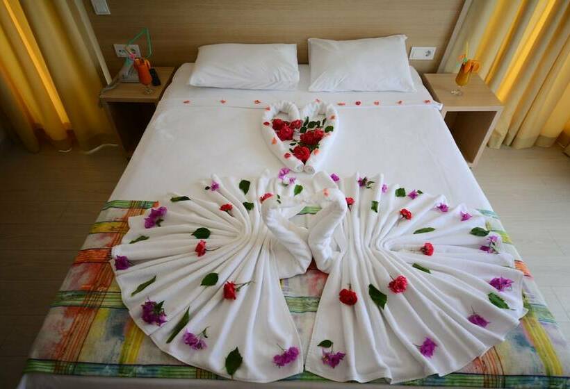 Номер Стандарт Вид на Бассейн, City Hotel Marmaris