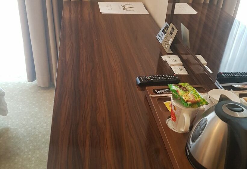 اتاق کلاسیک سه تخته, Armin