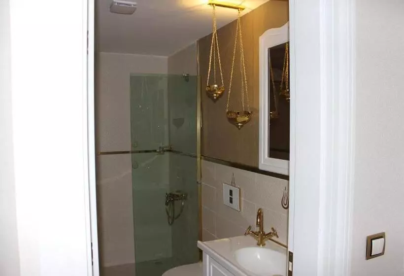 اتاق اکونومی یک تخته, Azade Butik Otel