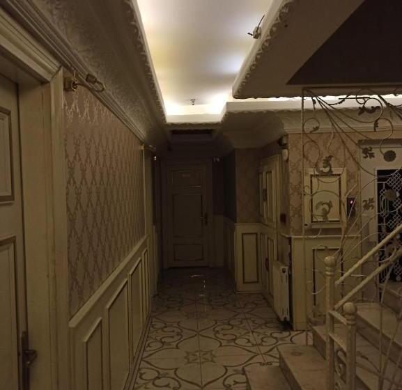 标准三人间, Azade Butik Otel