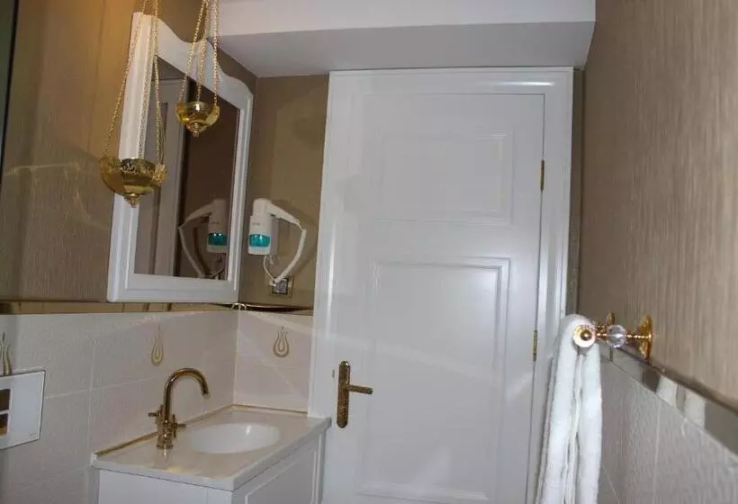 اتاق استاندارد سه نفره, Azade Butik Otel