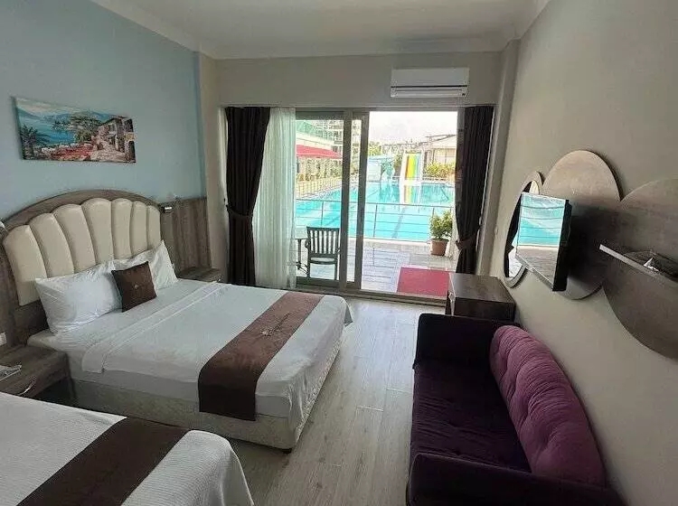 اتاق استاندارد سه تخته با چشم‌انداز استخر, Cetin Prestige Resort