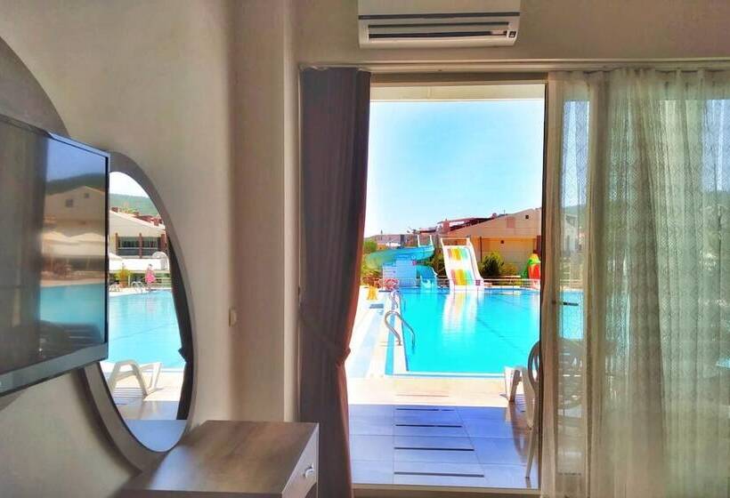 Трехместный Номер Стандарт Вид на Бассейн, Cetin Prestige Resort