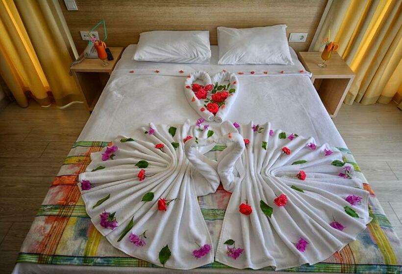 Номер Стандарт Вид на Бассейн, City Hotel Marmaris