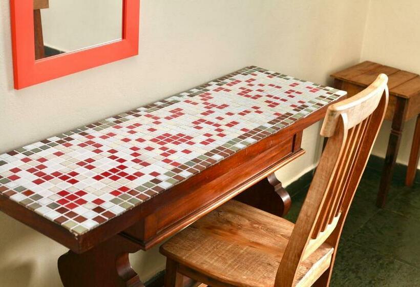 4인용 스탠다드 룸, Colonial