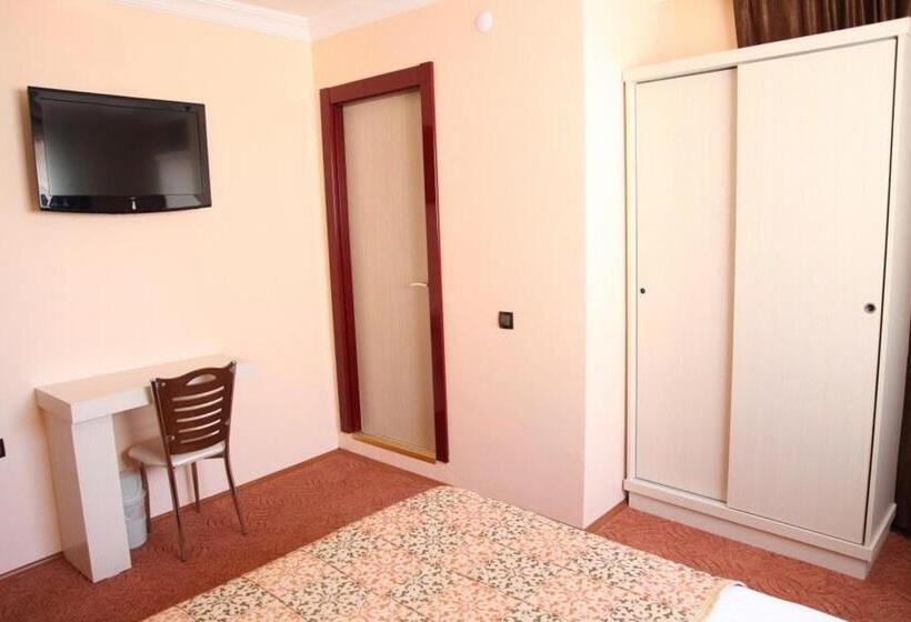 标准三人间, Hattuşirin