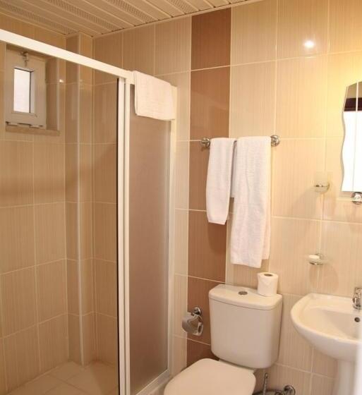 标准三人间, Hattuşirin