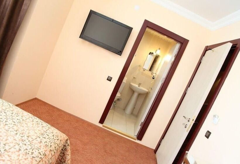 标准三人间, Hattuşirin