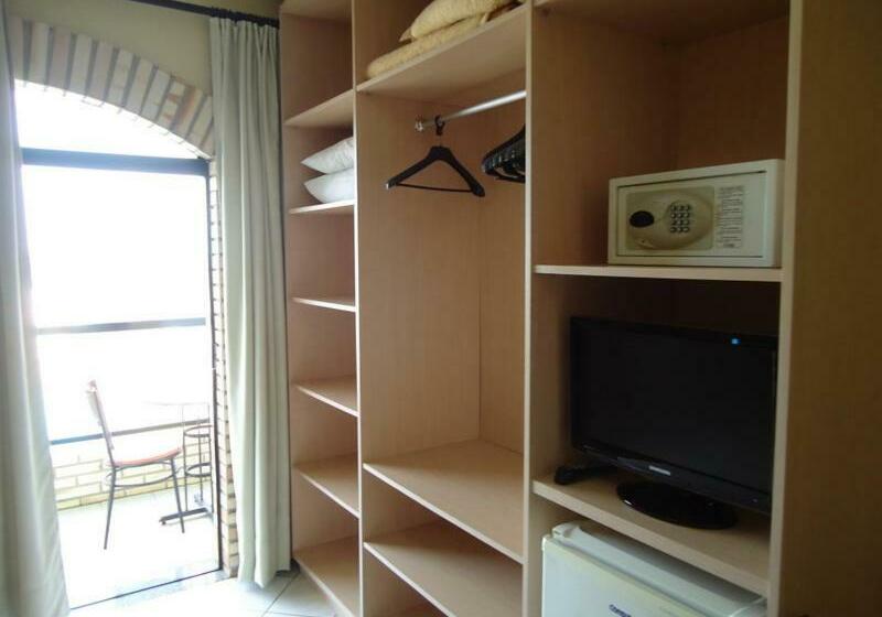 １ベッドルームアパートメント, Joao De Barro