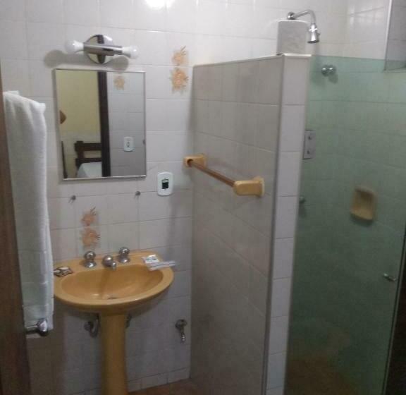 スタンダードルーム, London