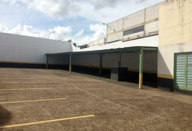 スタンダードルーム, London